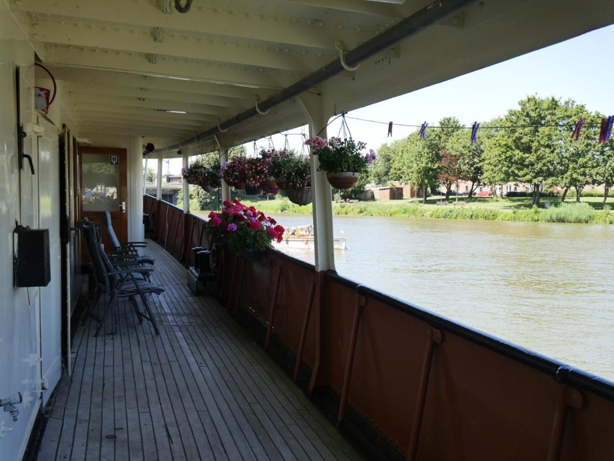 Bed and Breakfast De Logeerboot Dordrecht Esterno foto