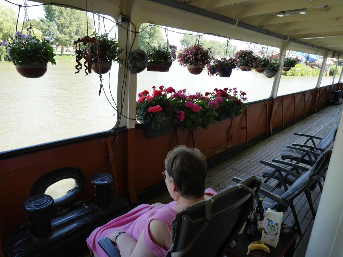 Bed and Breakfast De Logeerboot Dordrecht Esterno foto