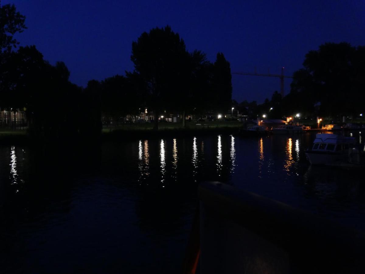 Bed and Breakfast De Logeerboot Dordrecht Esterno foto