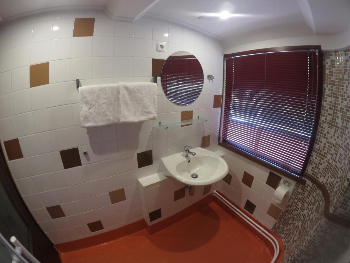 Bed and Breakfast De Logeerboot Dordrecht Esterno foto